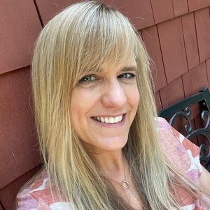 Meet your Posher, Laurie